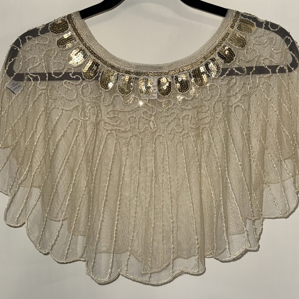 NWOT. Rachel Zoe Gold Sequin Sheer cape / shawl - Picture 3 of 4